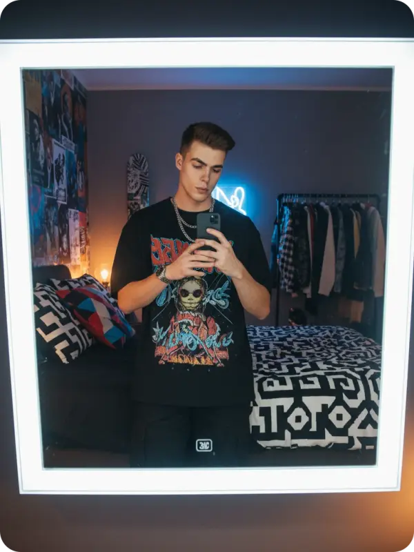 Y2K Mirror Selfie: Bedroom Vibes